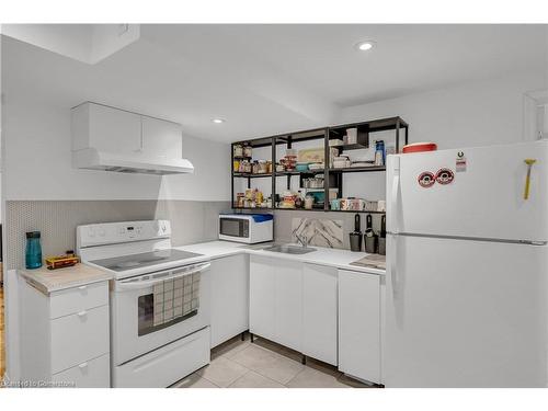 98 Ruskview Road, Kitchener, ON - Indoor Photo Showing Kitchen