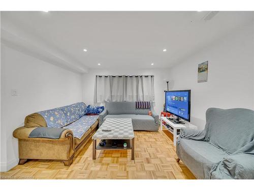 98 Ruskview Road, Kitchener, ON - Indoor Photo Showing Living Room