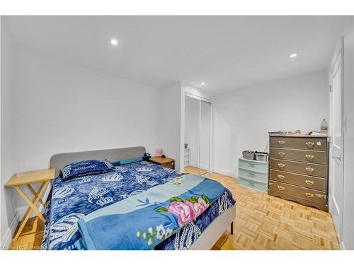 98 Ruskview Road, Kitchener, ON - Indoor Photo Showing Bedroom