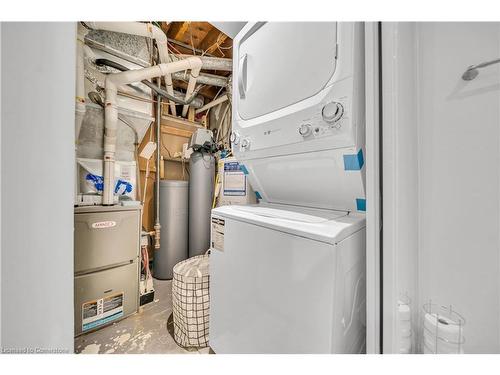 98 Ruskview Road, Kitchener, ON - Indoor Photo Showing Laundry Room