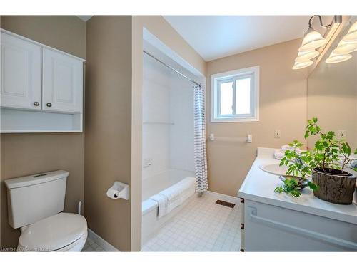 305 Bushview Crescent, Waterloo, ON - Indoor Photo Showing Bathroom