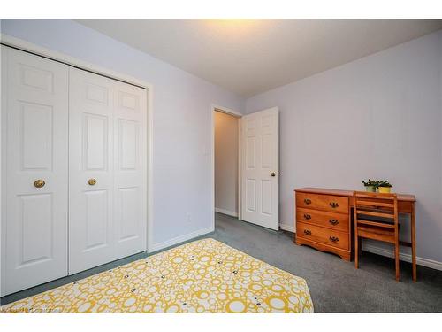 305 Bushview Crescent, Waterloo, ON - Indoor Photo Showing Bedroom