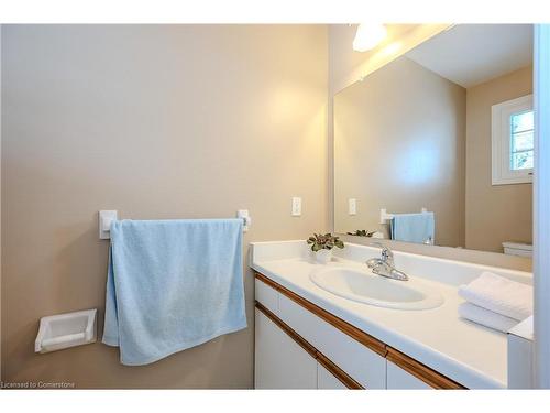 305 Bushview Crescent, Waterloo, ON - Indoor Photo Showing Bathroom