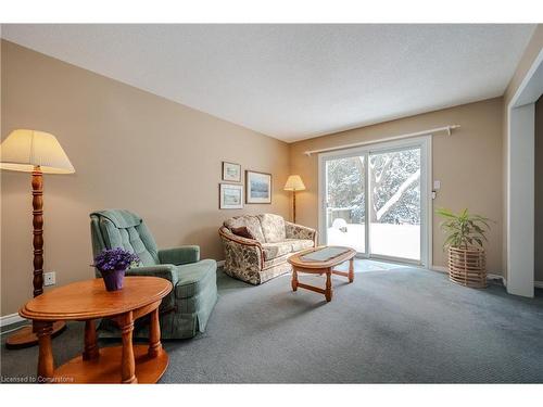 305 Bushview Crescent, Waterloo, ON - Indoor Photo Showing Living Room