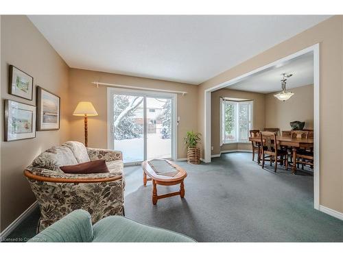 305 Bushview Crescent, Waterloo, ON - Indoor Photo Showing Living Room