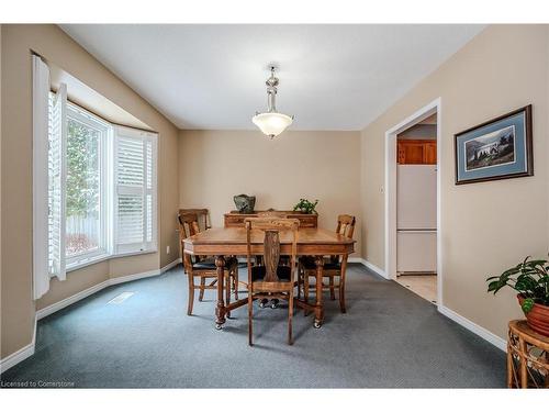 305 Bushview Crescent, Waterloo, ON - Indoor Photo Showing Dining Room