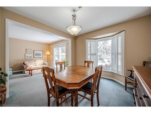 305 Bushview Crescent, Waterloo, ON - Indoor Photo Showing Dining Room