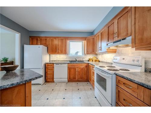 305 Bushview Crescent, Waterloo, ON - Indoor Photo Showing Kitchen