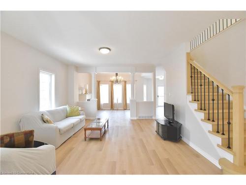 2 Woodcrest Court, Kitchener, ON - Indoor Photo Showing Living Room