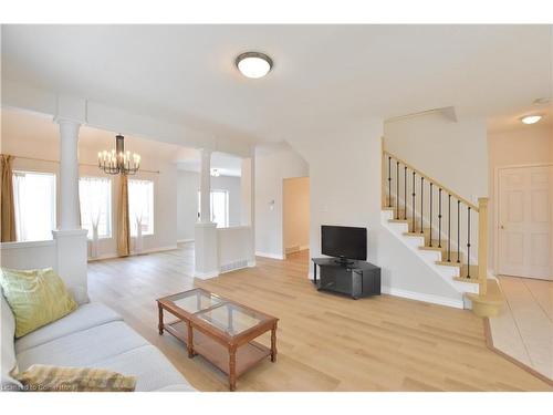 2 Woodcrest Court, Kitchener, ON - Indoor Photo Showing Living Room