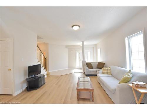 2 Woodcrest Court, Kitchener, ON - Indoor Photo Showing Living Room