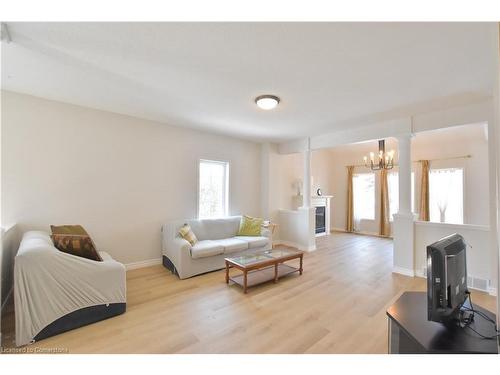 2 Woodcrest Court, Kitchener, ON - Indoor Photo Showing Living Room