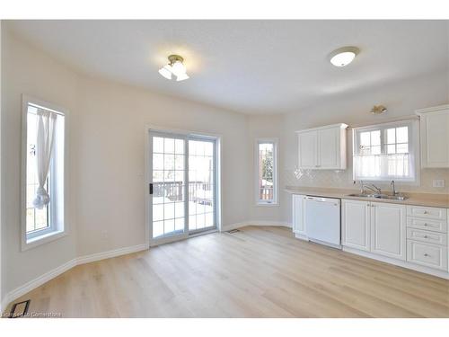 2 Woodcrest Court, Kitchener, ON - Indoor Photo Showing Kitchen