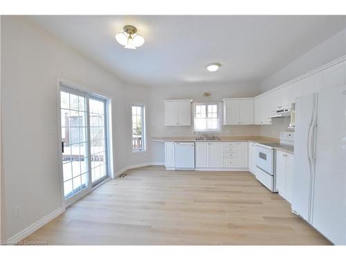 2 Woodcrest Court, Kitchener, ON - Indoor Photo Showing Kitchen