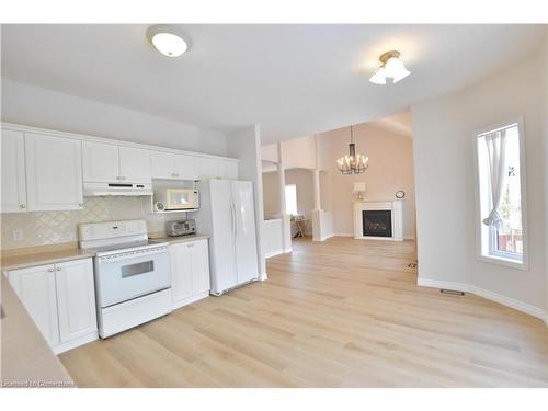 2 Woodcrest Court, Kitchener, ON - Indoor Photo Showing Kitchen