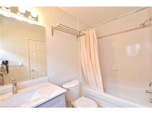 2 Woodcrest Court, Kitchener, ON - Indoor Photo Showing Bathroom