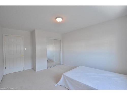 2 Woodcrest Court, Kitchener, ON - Indoor Photo Showing Bedroom