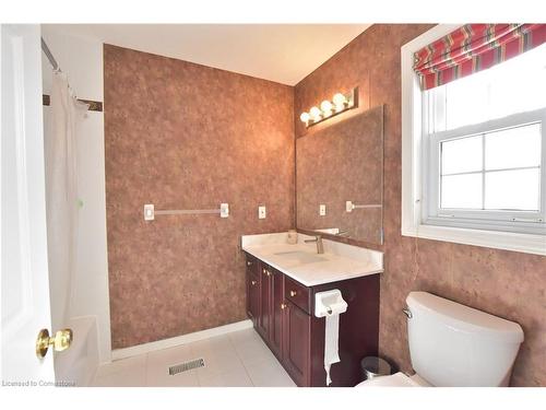 2 Woodcrest Court, Kitchener, ON - Indoor Photo Showing Bathroom