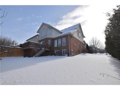 2 Woodcrest Court, Kitchener, ON - Outdoor