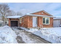 28 Summerhill Crescent  Kitchener, ON N2N 2Y1