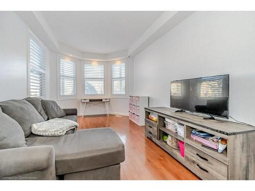 28 Charleswood Court, Cambridge, ON - Indoor Photo Showing Living Room