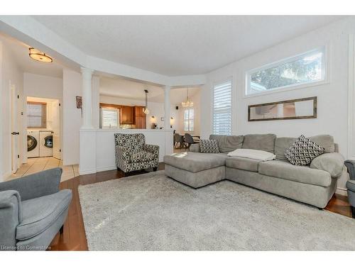 28 Charleswood Court, Cambridge, ON - Indoor Photo Showing Living Room