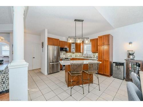 28 Charleswood Court, Cambridge, ON - Indoor Photo Showing Kitchen With Stainless Steel Kitchen