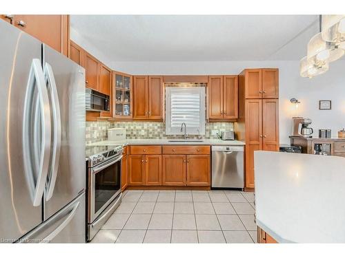 28 Charleswood Court, Cambridge, ON - Indoor Photo Showing Kitchen With Stainless Steel Kitchen