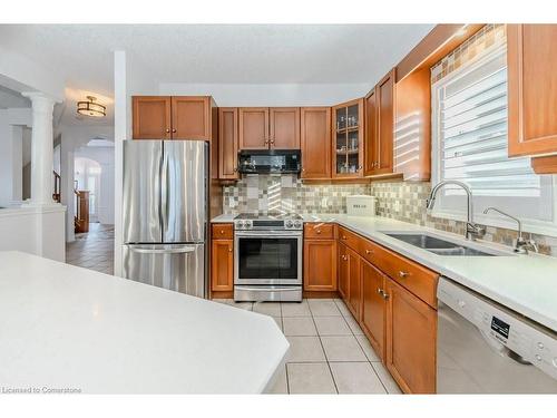 28 Charleswood Court, Cambridge, ON - Indoor Photo Showing Kitchen With Stainless Steel Kitchen With Double Sink