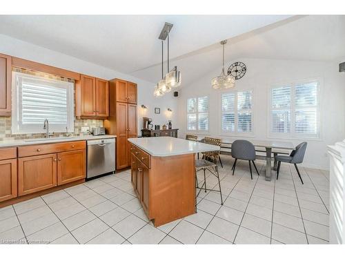 28 Charleswood Court, Cambridge, ON - Indoor Photo Showing Kitchen