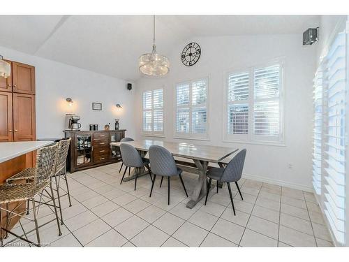 28 Charleswood Court, Cambridge, ON - Indoor Photo Showing Dining Room