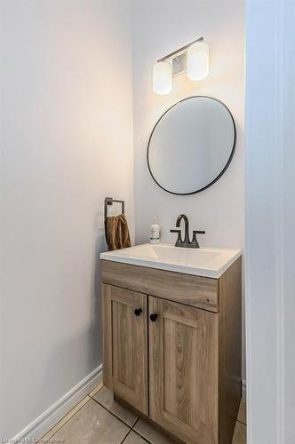 28 Charleswood Court, Cambridge, ON - Indoor Photo Showing Bathroom