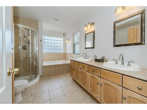 28 Charleswood Court, Cambridge, ON - Indoor Photo Showing Bathroom