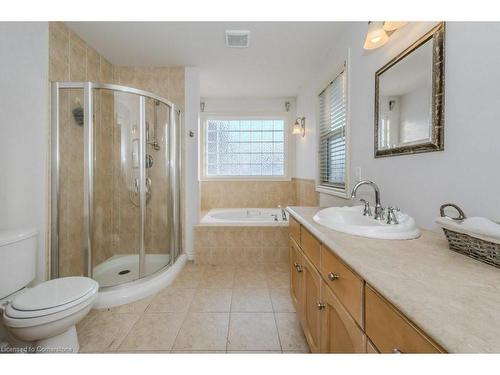 28 Charleswood Court, Cambridge, ON - Indoor Photo Showing Bathroom