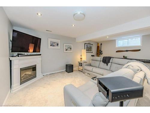 28 Charleswood Court, Cambridge, ON - Indoor With Fireplace