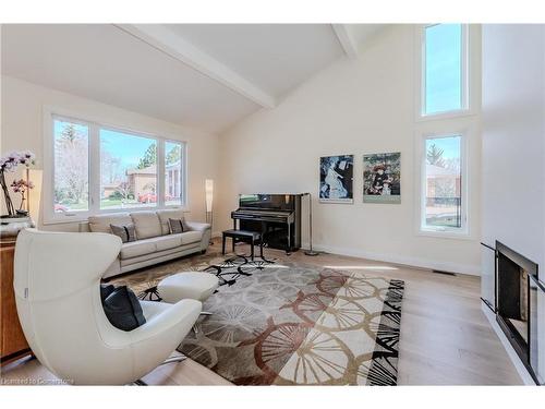 364 Ash Tree Place, Waterloo, ON - Indoor Photo Showing Living Room