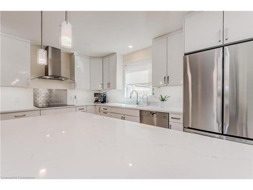 364 Ash Tree Place, Waterloo, ON - Indoor Photo Showing Kitchen With Upgraded Kitchen