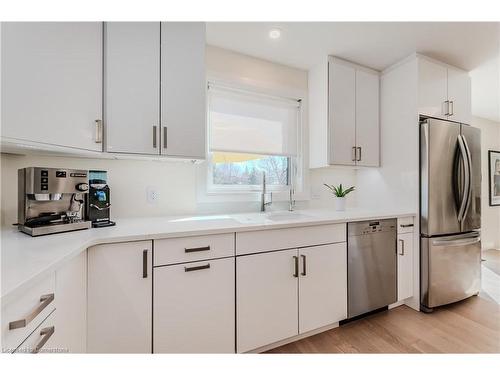 364 Ash Tree Place, Waterloo, ON - Indoor Photo Showing Kitchen