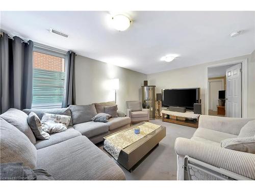 136 Dunsmere Drive, Kitchener, ON - Indoor Photo Showing Living Room