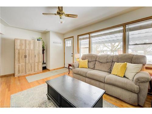 11 Harber Avenue, Kitchener, ON - Indoor Photo Showing Living Room