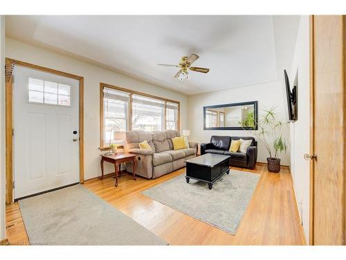 11 Harber Avenue, Kitchener, ON - Indoor Photo Showing Living Room