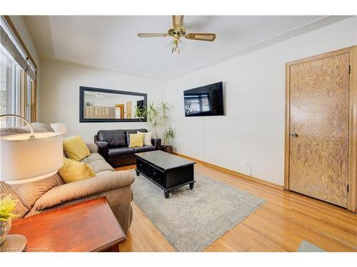 11 Harber Avenue, Kitchener, ON - Indoor Photo Showing Living Room