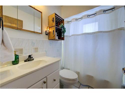 11 Harber Avenue, Kitchener, ON - Indoor Photo Showing Bathroom