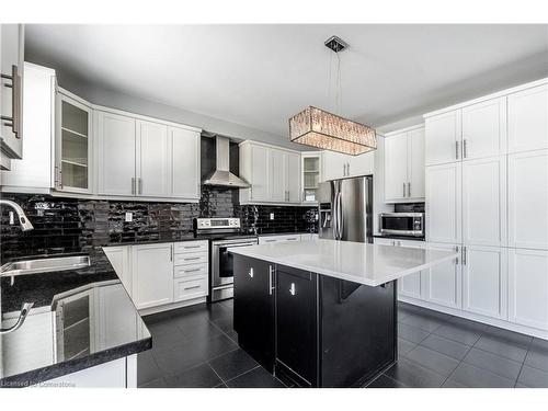 340 Falling Green Crescent, Kitchener, ON - Indoor Photo Showing Kitchen With Stainless Steel Kitchen With Upgraded Kitchen