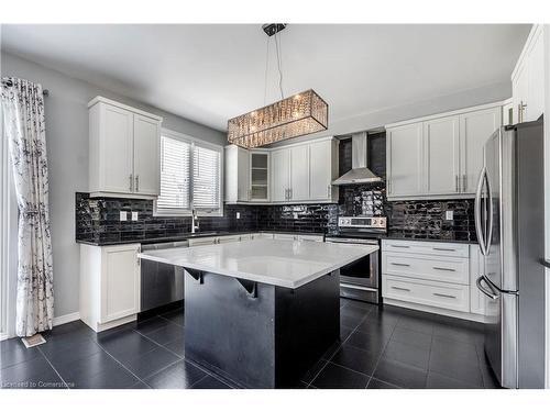 340 Falling Green Crescent, Kitchener, ON - Indoor Photo Showing Kitchen With Stainless Steel Kitchen With Upgraded Kitchen