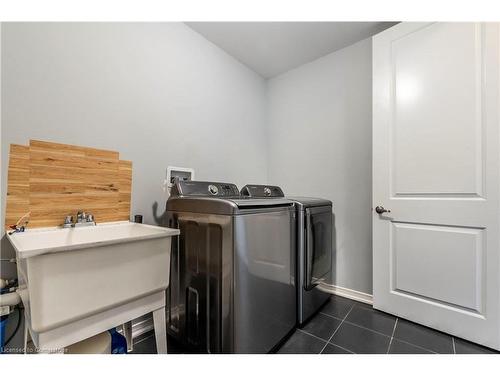 340 Falling Green Crescent, Kitchener, ON - Indoor Photo Showing Laundry Room