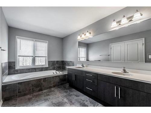 340 Falling Green Crescent, Kitchener, ON - Indoor Photo Showing Bathroom