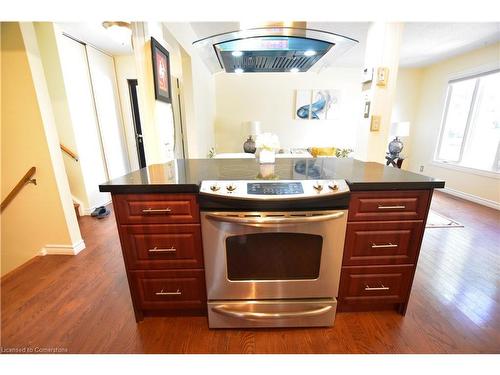 141 Fenwick Court, Kitchener, ON - Indoor Photo Showing Kitchen