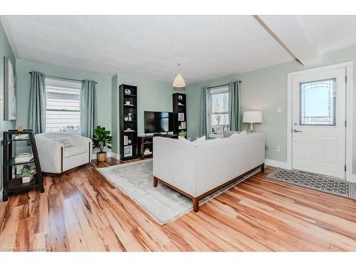 263 Edwin Street, Kitchener, ON - Indoor Photo Showing Living Room