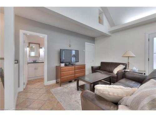 62 Perth Road, Kitchener, ON - Indoor Photo Showing Living Room